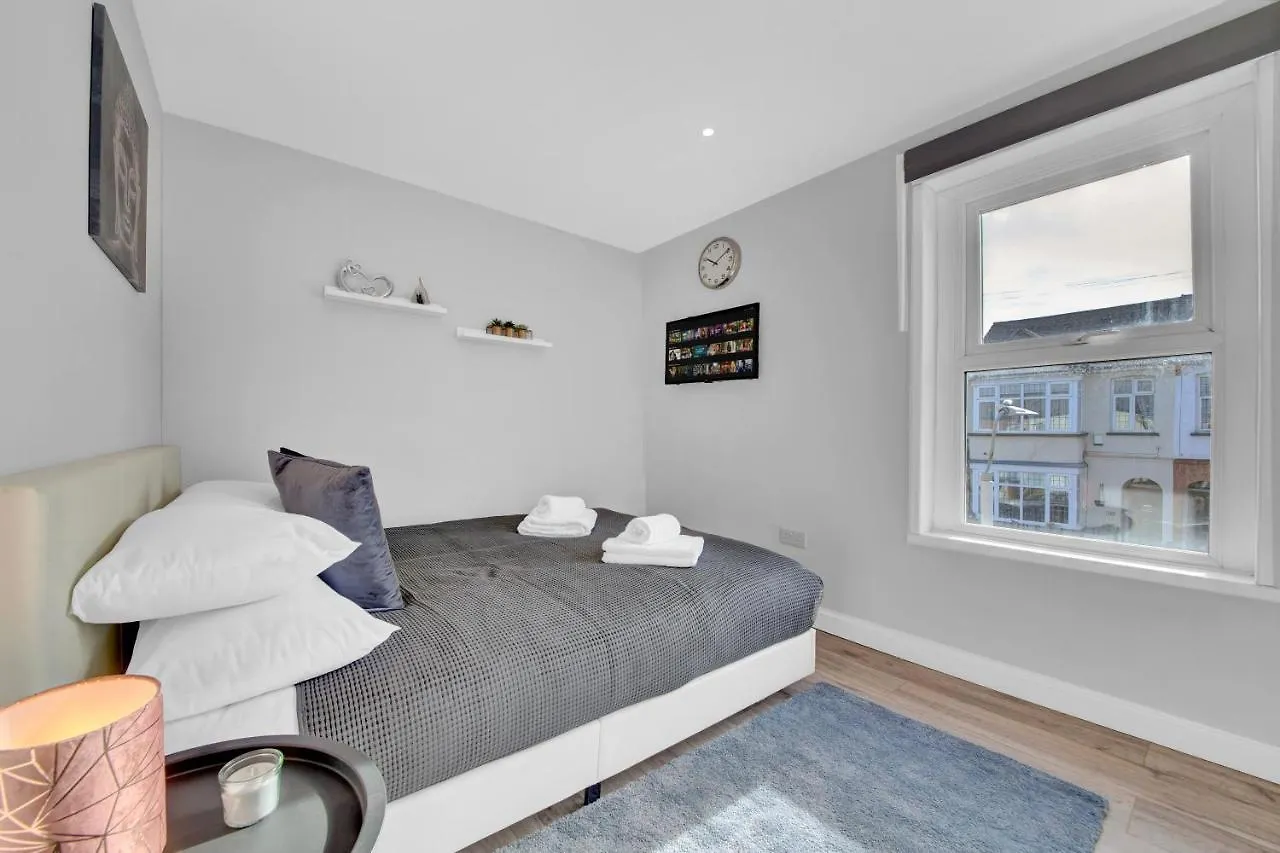 西德雷顿Lovely 1-Bed Studio In West Drayton公寓 公寓
